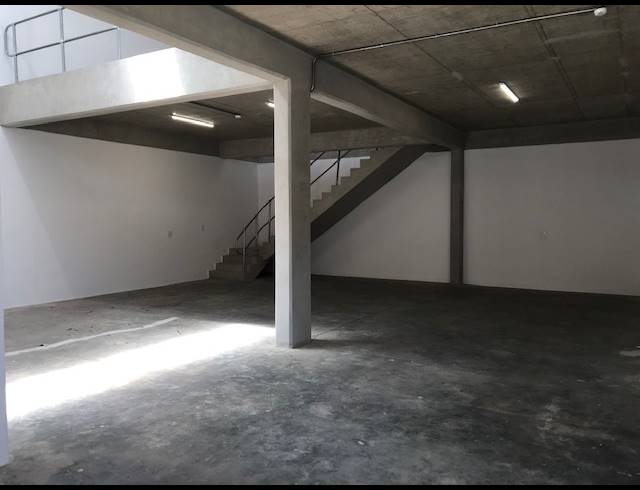 300M² WAREHOUSE TO LET IN GLEN ANIL